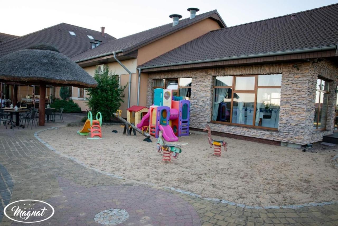 Hotel Magnat Słupca Εξωτερικό φωτογραφία