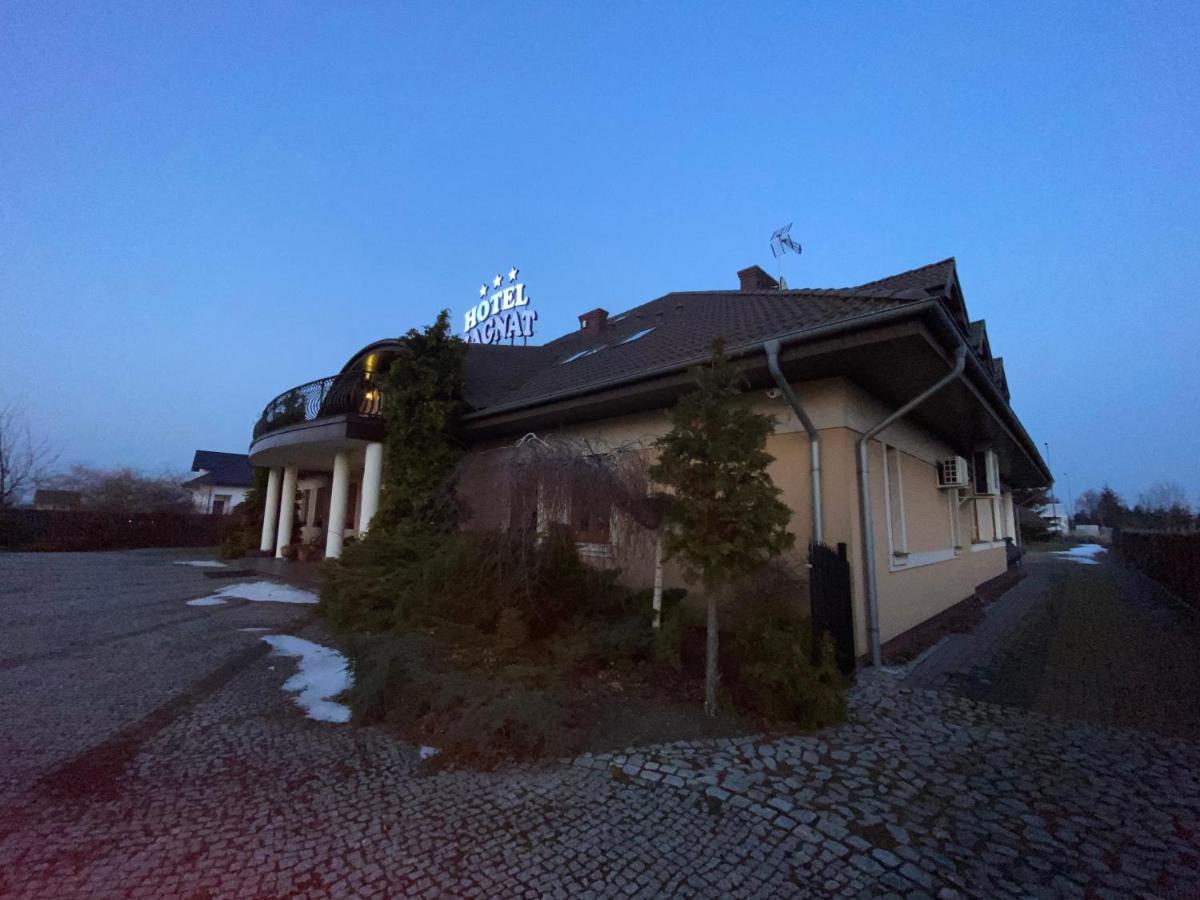 Hotel Magnat Słupca Εξωτερικό φωτογραφία